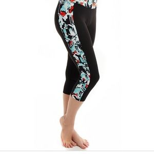 Soybu black leggings w pattern in red blue & white sz Medium EUC